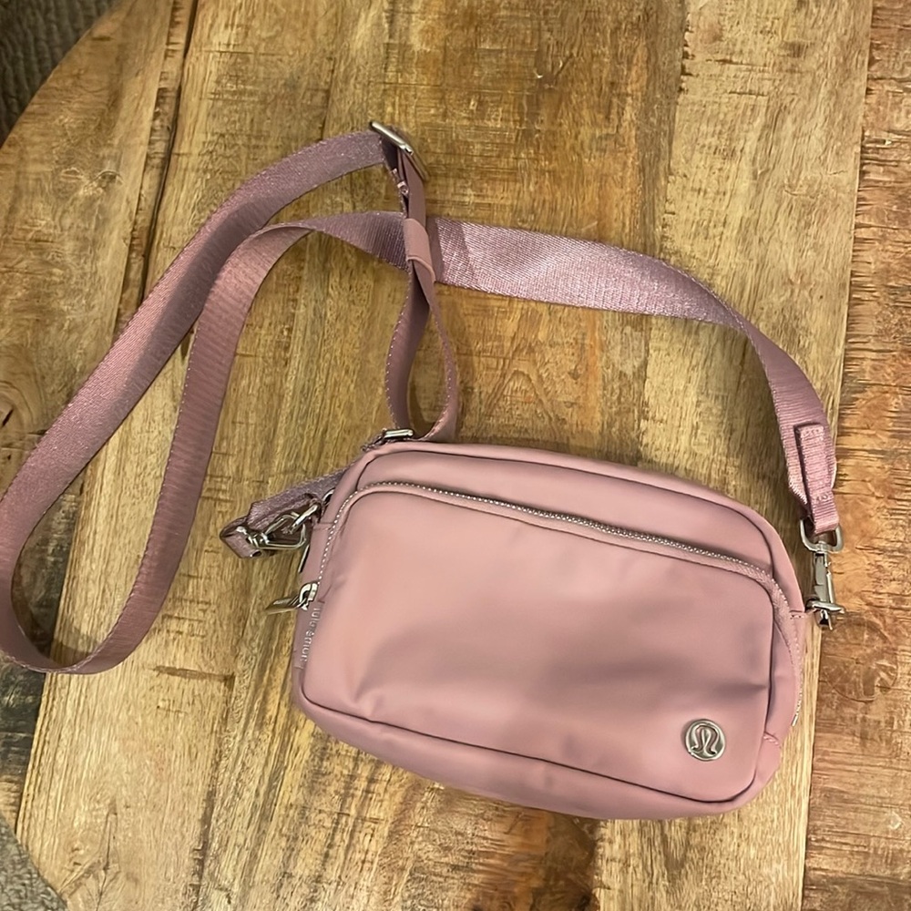 Lululemon Everywhere Crossbody Bag 2L (Pink Tide / Silver) NWOT